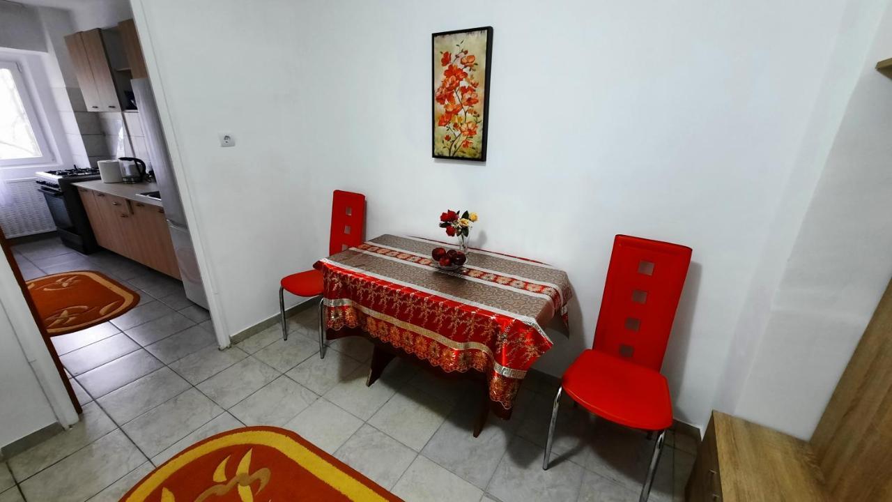 Modern Semi-Central 1 Bedroom Apartment, 3 Parks Nearby Bucarest Esterno foto