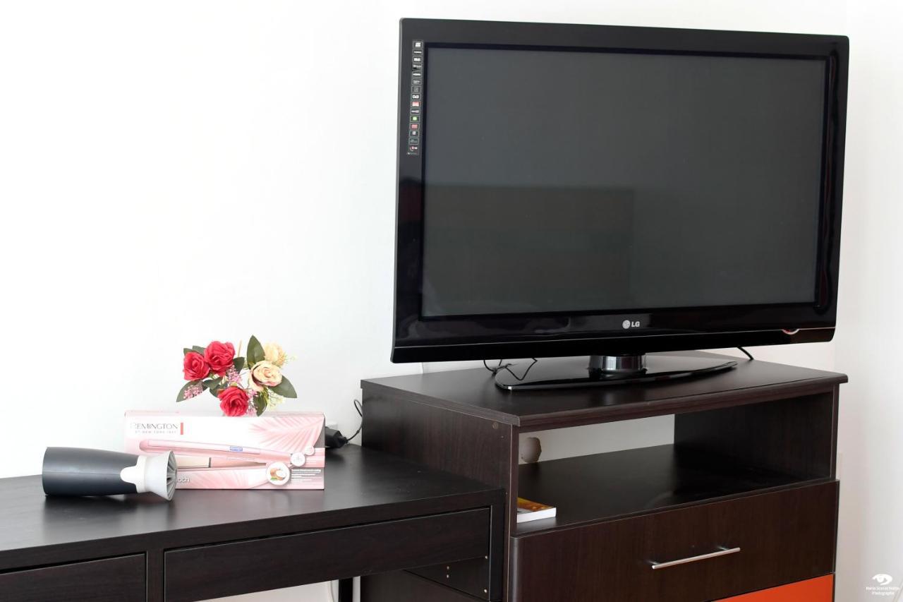 Modern Semi-Central 1 Bedroom Apartment, 3 Parks Nearby Bucarest Esterno foto