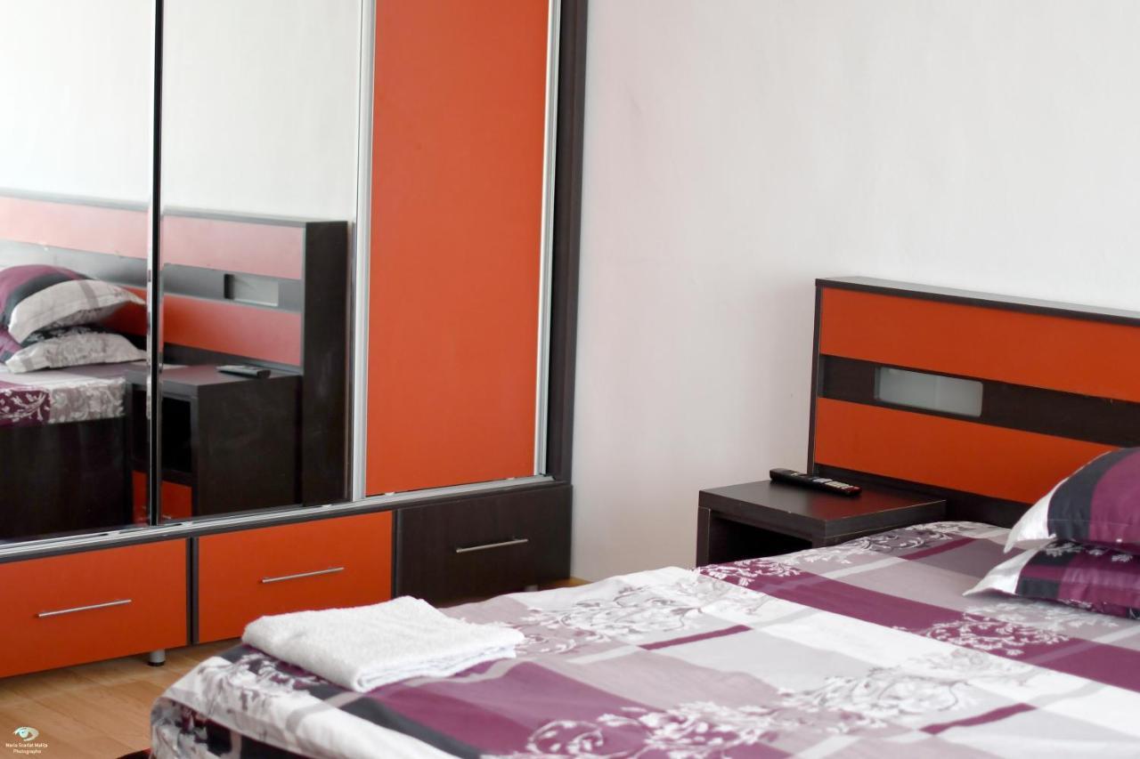 Modern Semi-Central 1 Bedroom Apartment, 3 Parks Nearby Bucarest Esterno foto